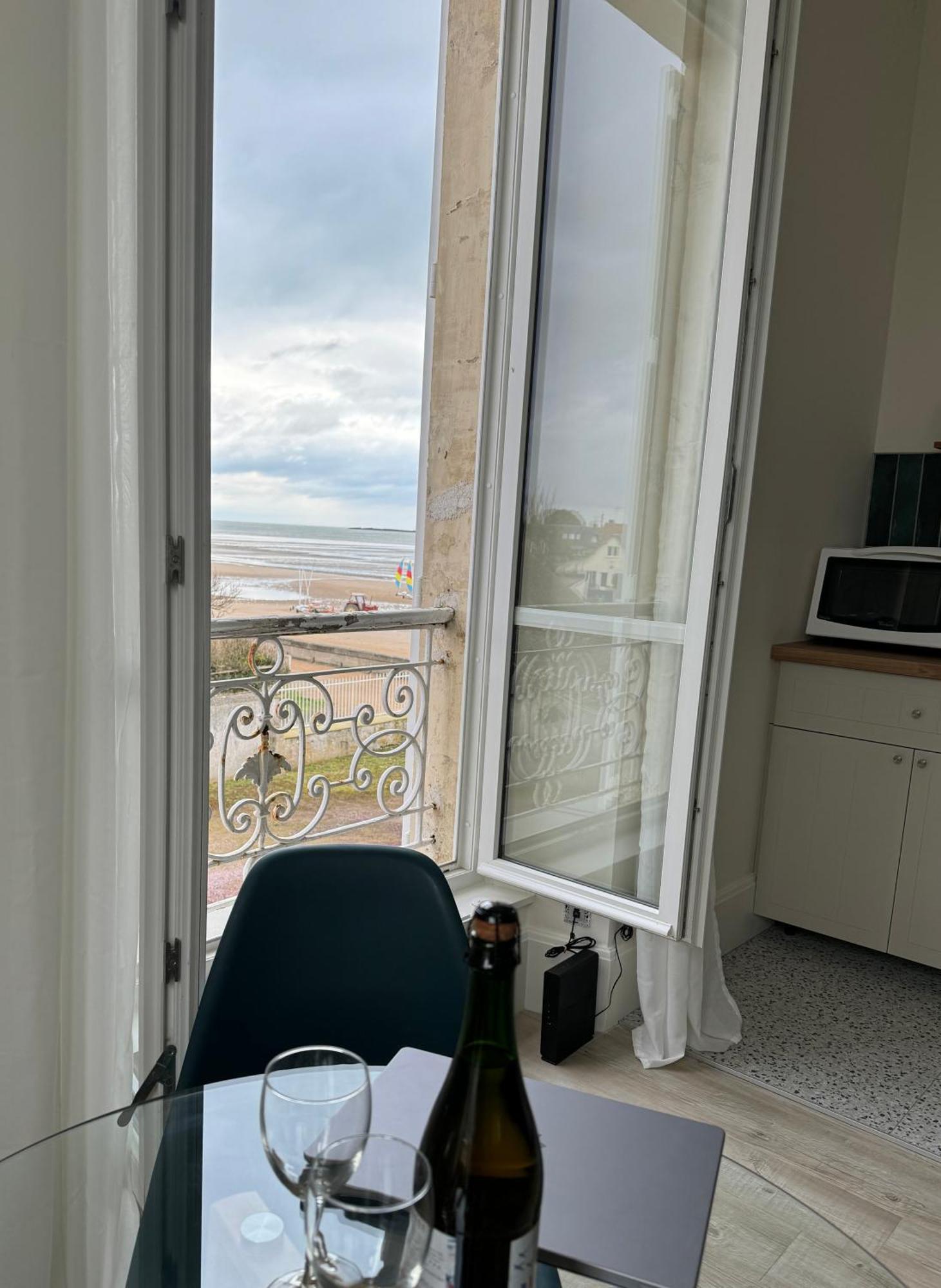 Sunny Apt On D-Day Beach With Parking Saint-Côme-de-Fresné Bagian luar foto